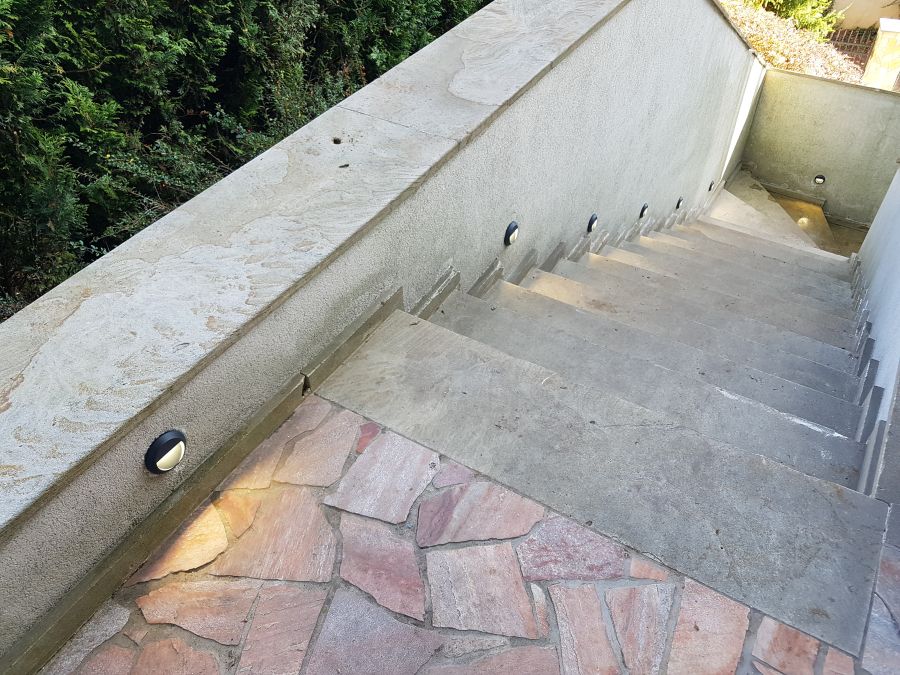 Oprawa ścienna LED IP65 3500K – montaż w Krakowie