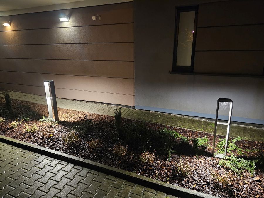 Zestaw lamp na elewacji i w ogrodzie – Kraków